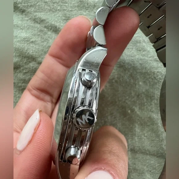 Michael Kors silver watch - Picture 4 of 13
